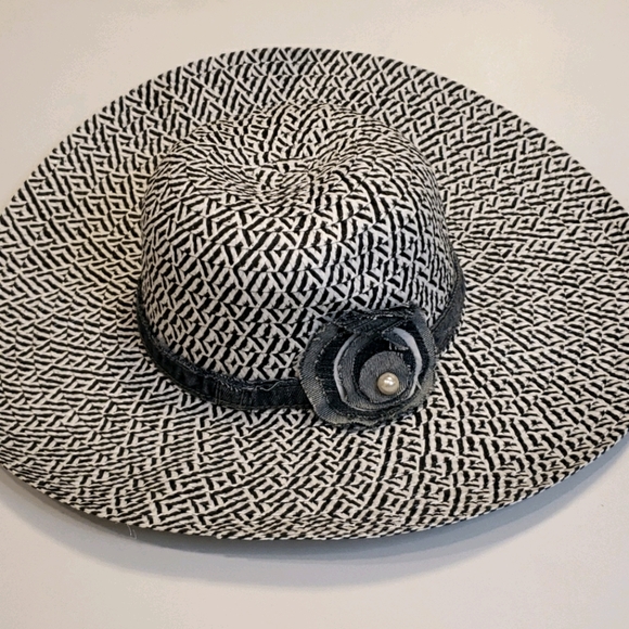 Spring Summer hat - Picture 1 of 4